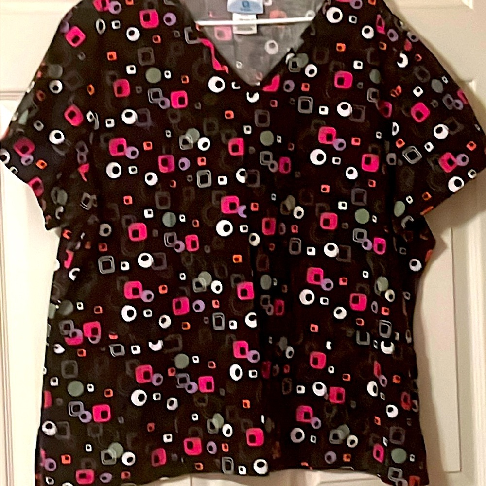 Scrubs 2X size. Cute pattern. 2 front pockets. Hardly worn,like new! (SB) brand